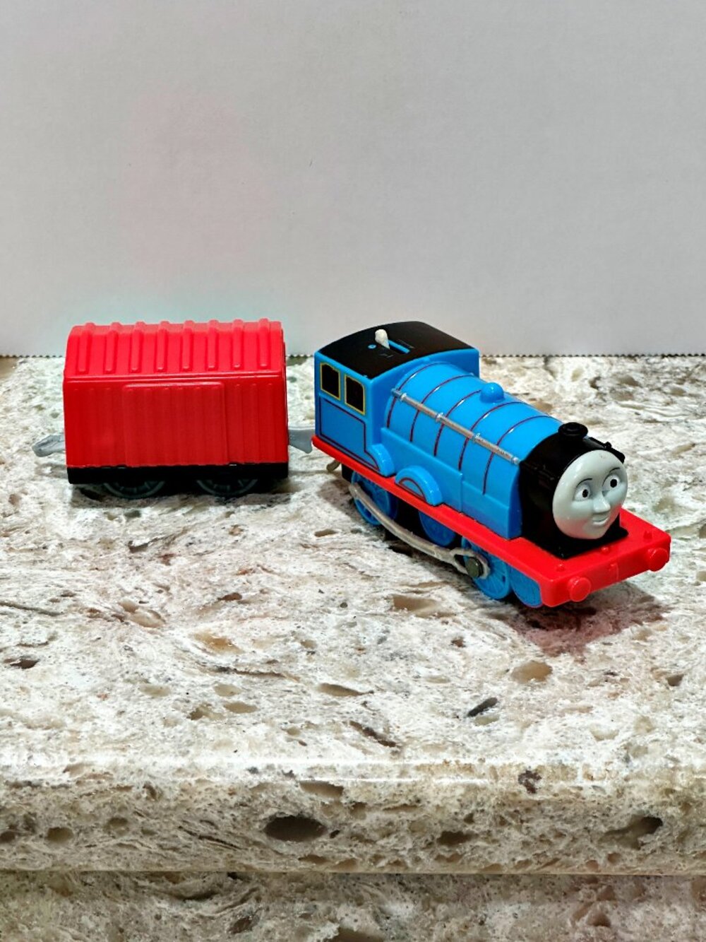 Thomas Friends TrackMaster Motorized Thomas w Red Cargo Car 2013 WORKS ~READ